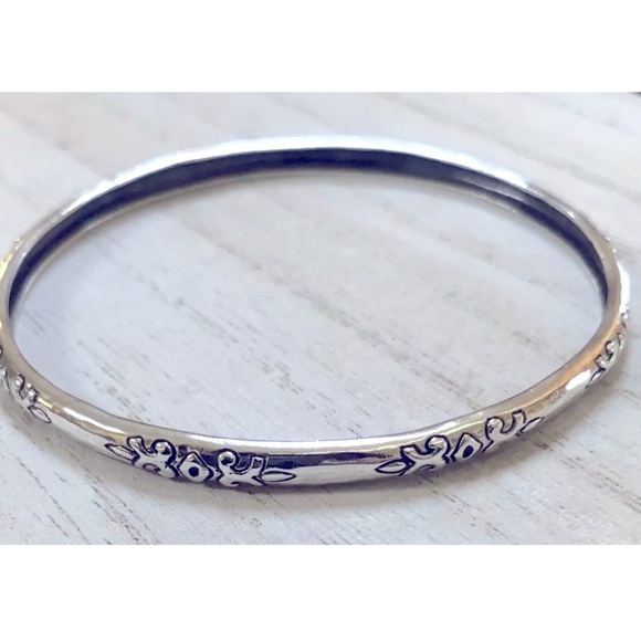 Silpada Vintage Sterling Silver Embossed “XOXO” Willow Bangle Bracelet - Picture 5 of 7